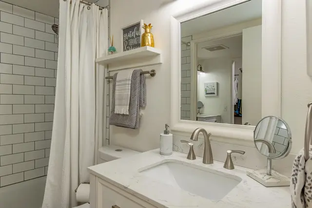 Listing Image for 140 Uwapo Rd 11-106 23 of 35