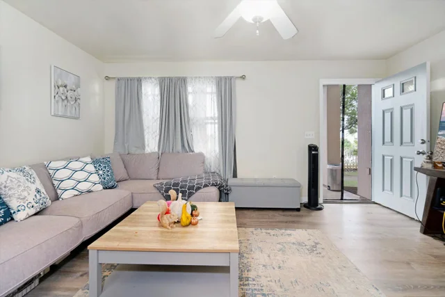 Listing Image for 45 Stephen Ln 813 3 of 29