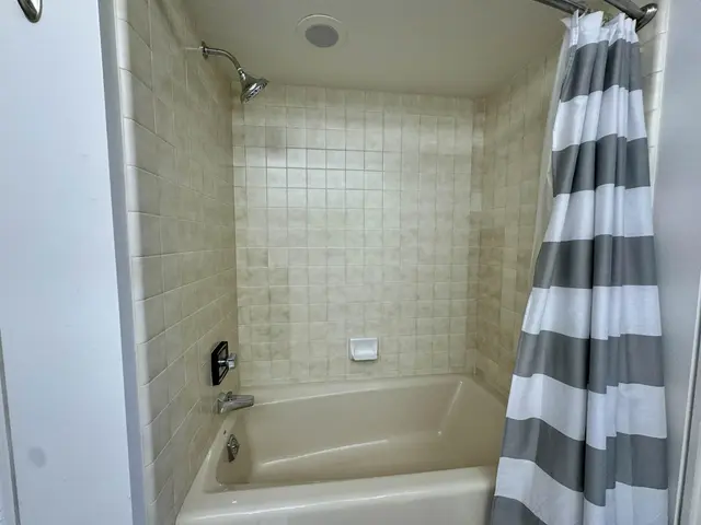 Listing Image for 50 Puu Anoano St 2802 40 of 50