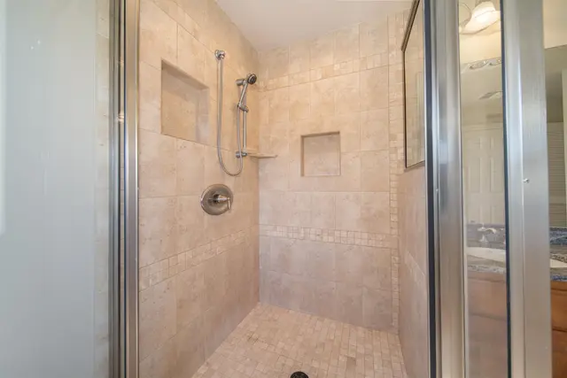 Listing Image for 296 Kulamanu Cir 219 26 of 35