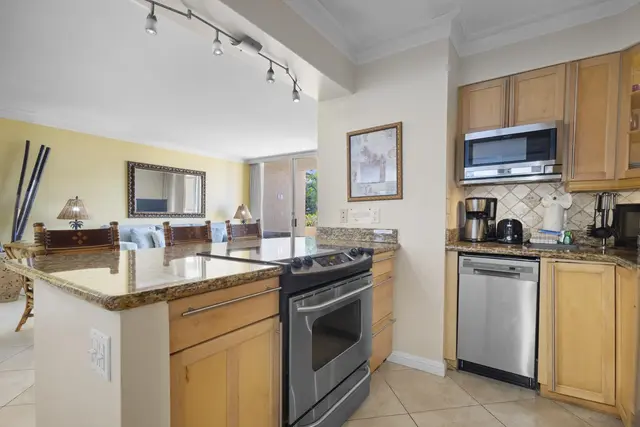 Listing Image for 4365 Lower Honoapiilani Rd 115 20 of 44