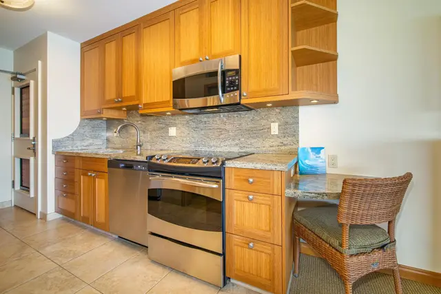 Listing Image for 49 Kapalua Pl 211 20 of 50