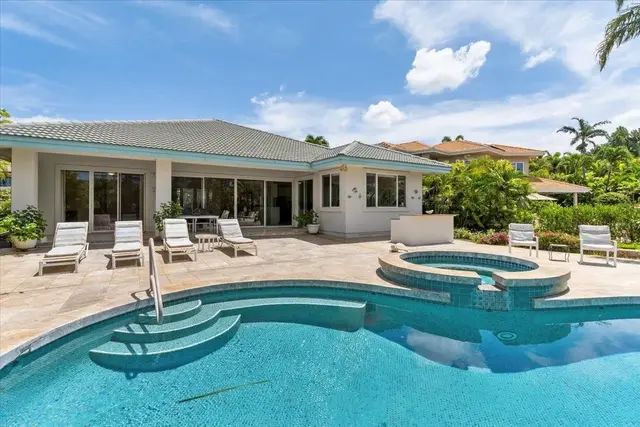 Listing Image for 324 Pualoa Nani Pl 2 of 35