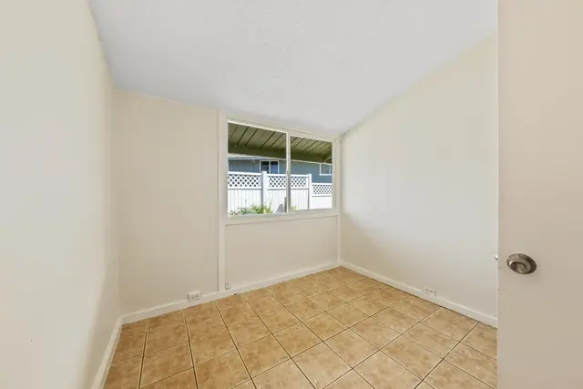 Listing Image for 20 Ahina Pl 10 of 36