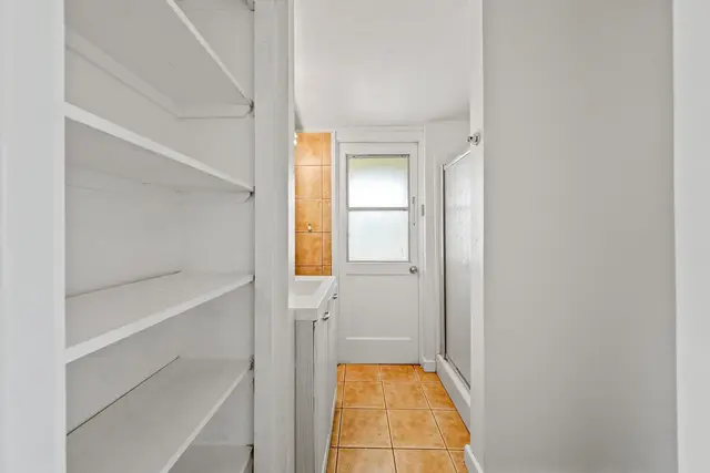 Listing Image for 20 Ahina Pl 11 of 36