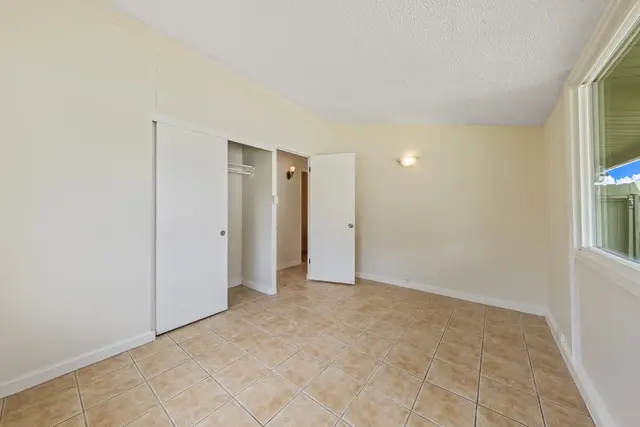 Listing Image for 20 Ahina Pl 15 of 36