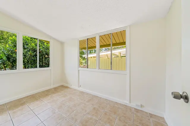 Listing Image for 20 Ahina Pl 16 of 36