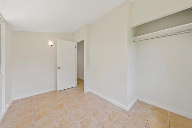 Listing Image for 20 Ahina Pl 18 of 36