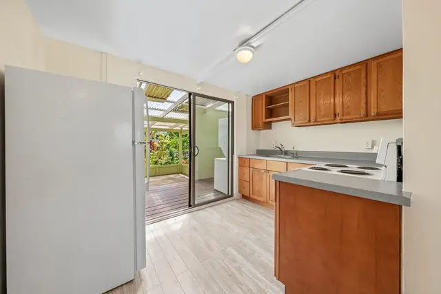 Listing Image for 20 Ahina Pl 24 of 36