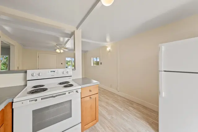 Listing Image for 20 Ahina Pl 25 of 36