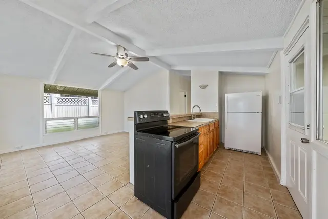 Listing Image for 20 Ahina Pl 3 of 36