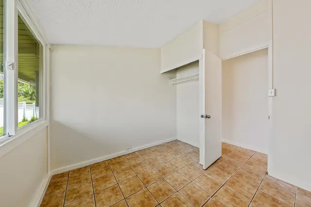 Listing Image for 20 Ahina Pl 8 of 36