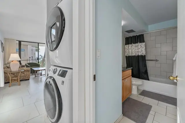 Listing Image for 50 Hauoli St 301 24 of 41
