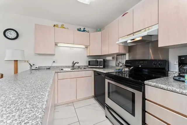 Listing Image for 50 Hauoli St 301 4 of 41