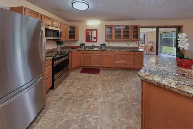 Listing Image for 740 Makawao Ave 4 of 39