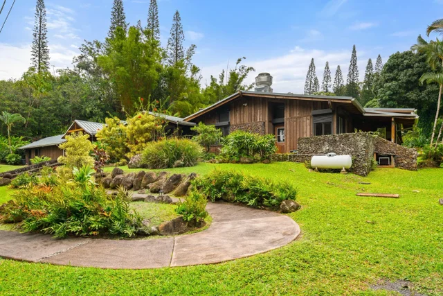 Listing Image for 1055 Kaupakalua Rd 1 of 46