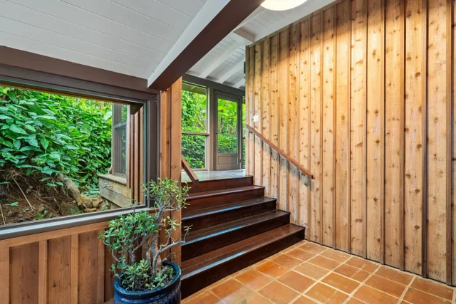 Listing Image for 1055 Kaupakalua Rd 10 of 46