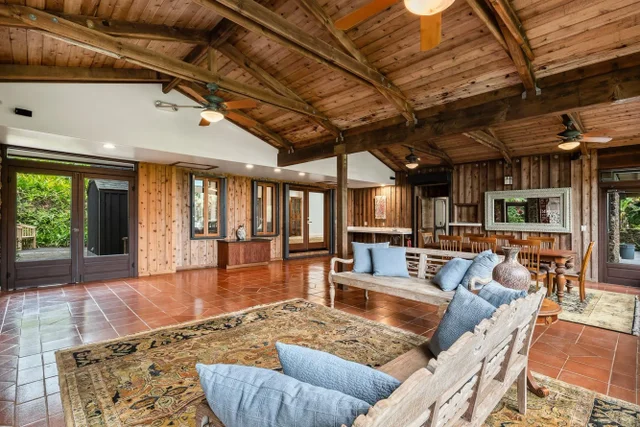 Listing Image for 1055 Kaupakalua Rd 13 of 46