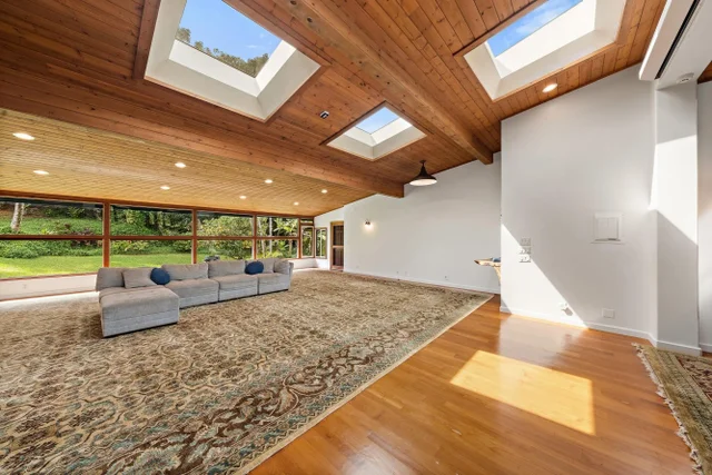 Listing Image for 1055 Kaupakalua Rd 16 of 46