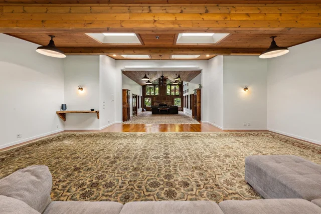 Listing Image for 1055 Kaupakalua Rd 25 of 46