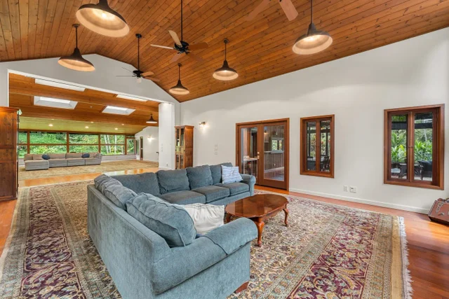 Listing Image for 1055 Kaupakalua Rd 26 of 46