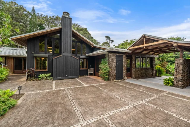 Listing Image for 1055 Kaupakalua Rd 3 of 46