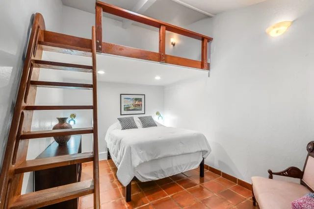 Listing Image for 1055 Kaupakalua Rd 31 of 46