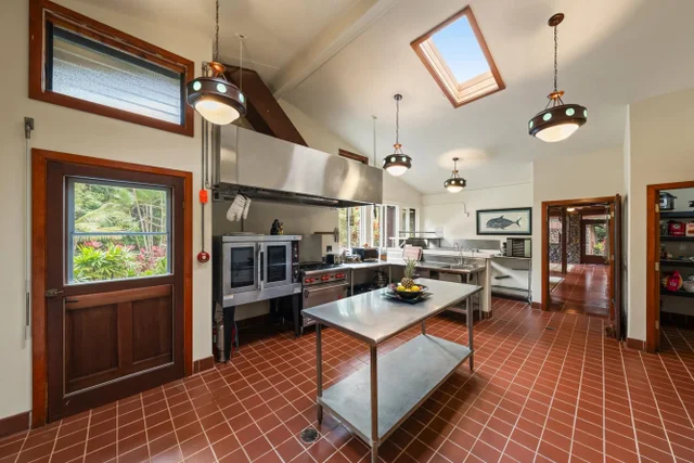 Listing Image for 1055 Kaupakalua Rd 6 of 46