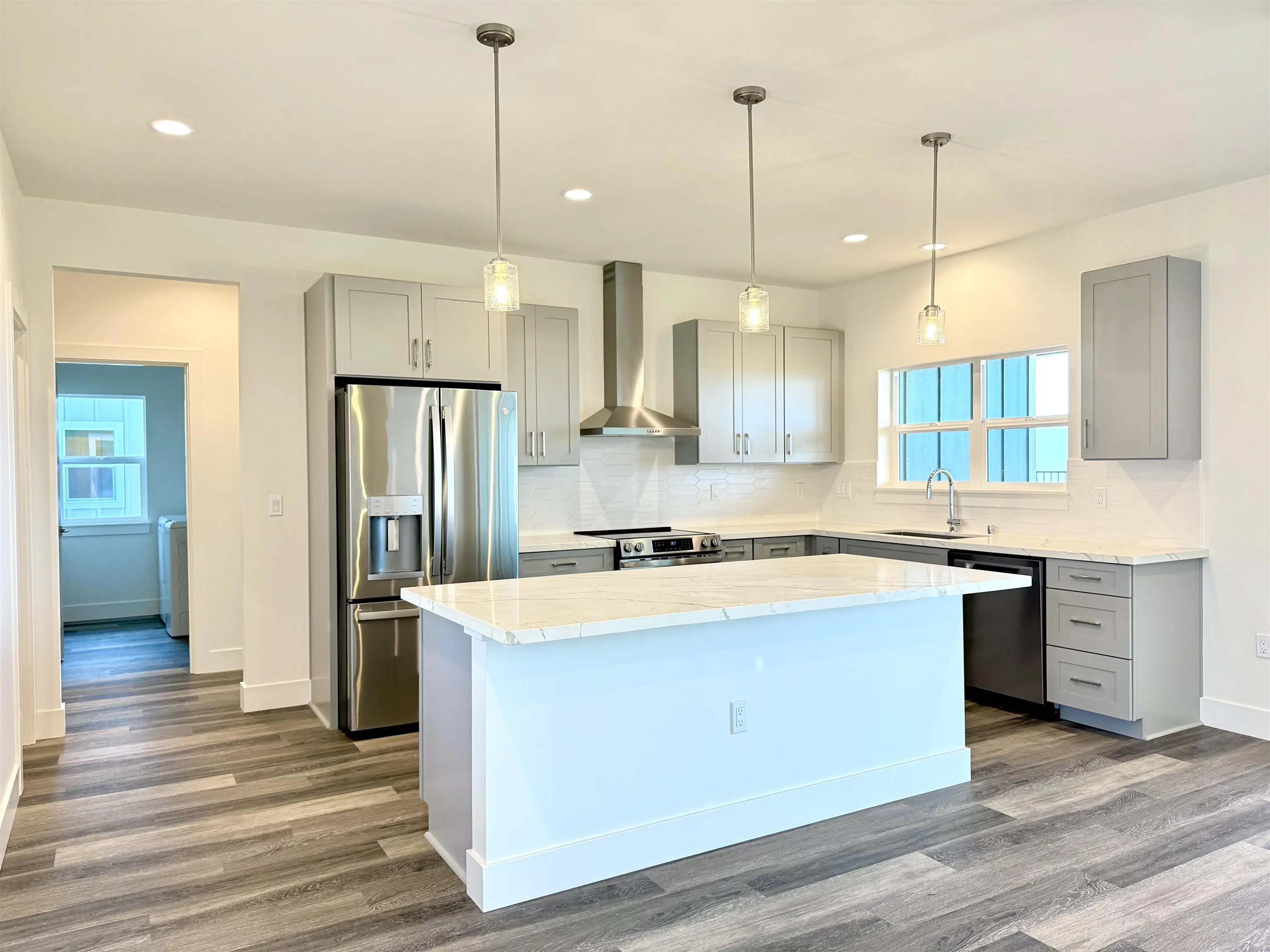 Photo of Listing #408440