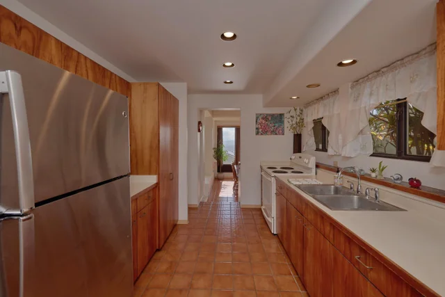 Listing Image for 495 Polulani Dr 12 of 36