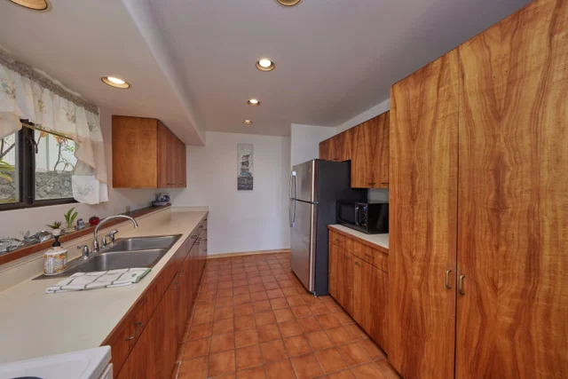 Listing Image for 495 Polulani Dr 7 of 36