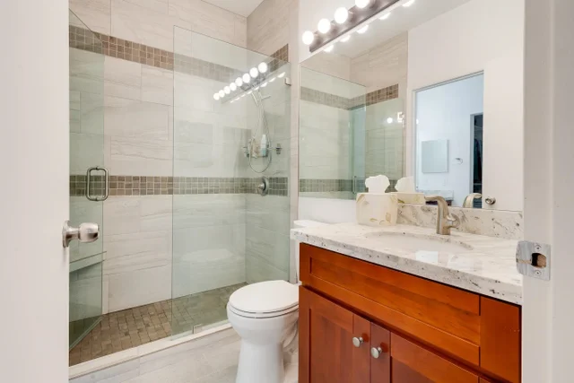 Listing Image for 160 Keonekai Rd 8-202 16 of 27