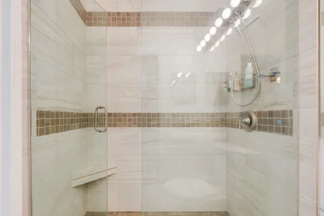 Listing Image for 160 Keonekai Rd 8-202 17 of 27