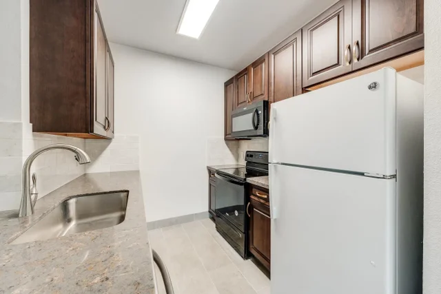 Listing Image for 160 Keonekai Rd 8-202 24 of 27