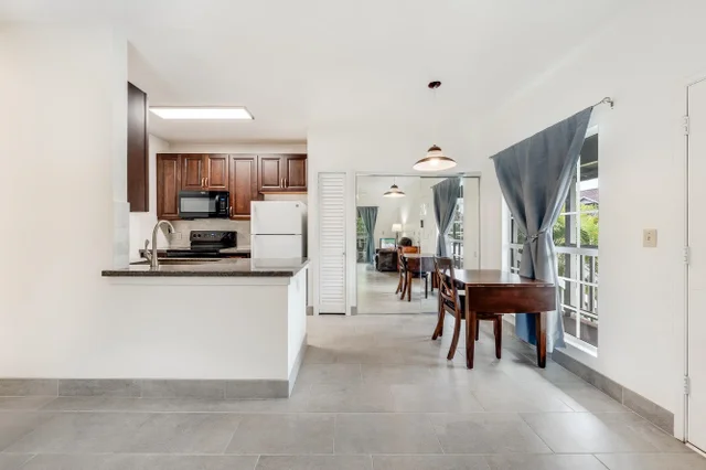 Listing Image for 160 Keonekai Rd 8-202 4 of 27