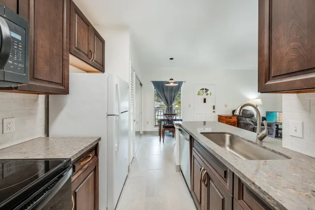 Listing Image for 160 Keonekai Rd 8-202 8 of 27