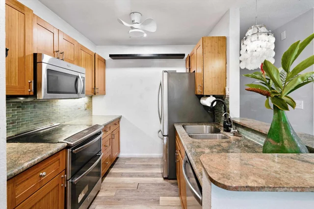 Listing Image for 140 Uwapo Rd 39-102 11 of 40