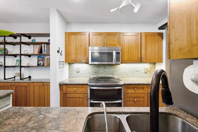 Listing Image for 140 Uwapo Rd 39-102 13 of 40