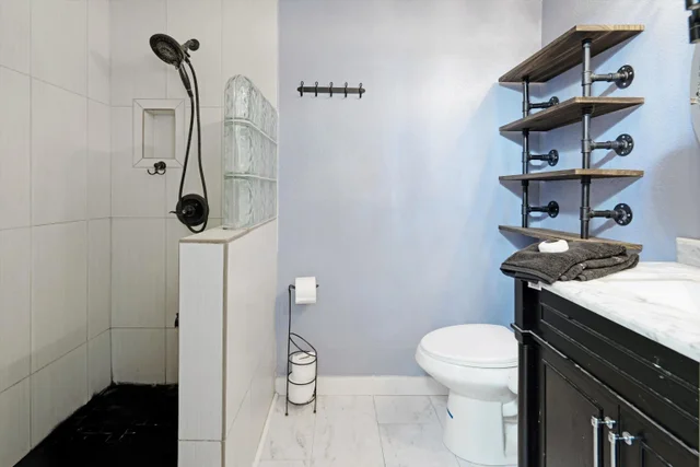 Listing Image for 140 Uwapo Rd 39-102 22 of 40