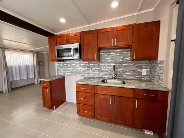 Listing Image for 2594 Puuomalei Rd 21 of 30