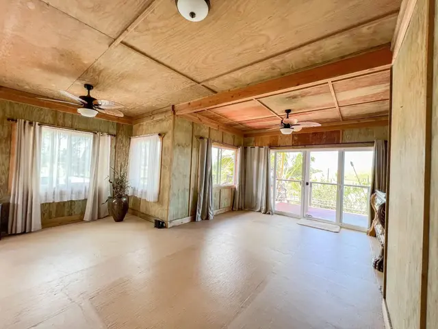 Listing Image for 2594 Puuomalei Rd 9 of 30