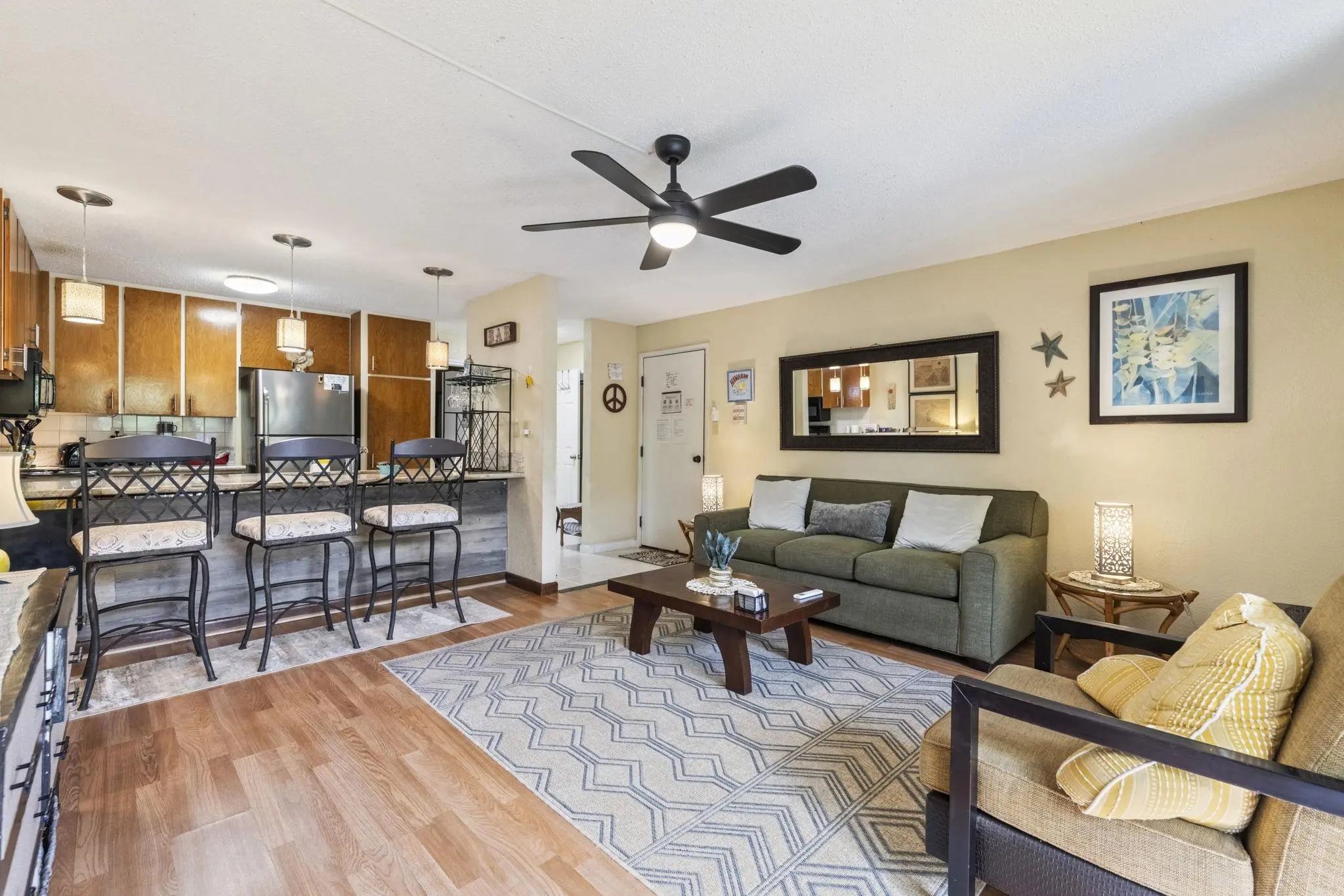 Photo of Listing #407443