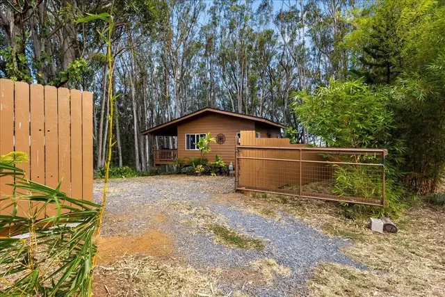 Listing Image for 10 Poko Way Unit B 1 of 37