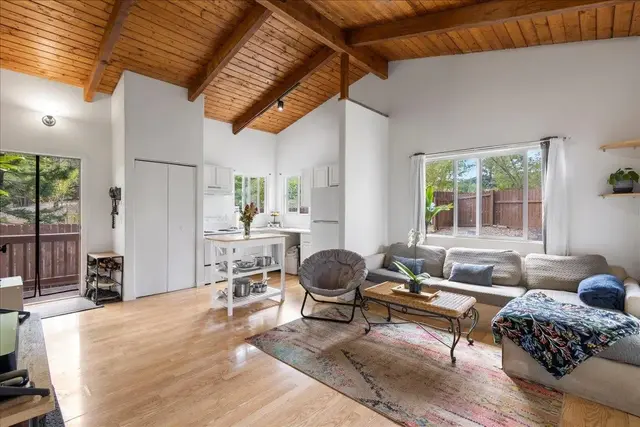 Listing Image for 10 Poko Way Unit B 11 of 37