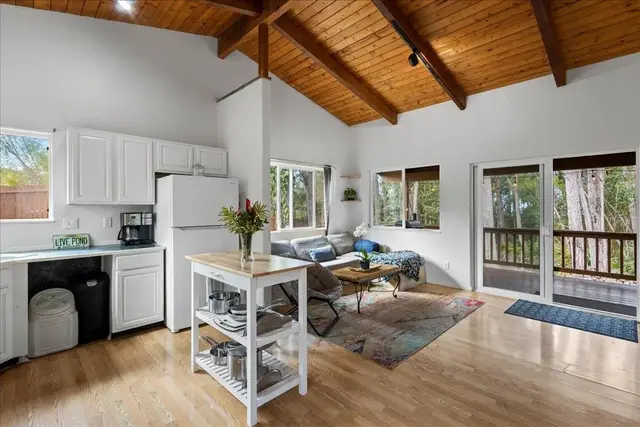 Listing Image for 10 Poko Way Unit B 12 of 37