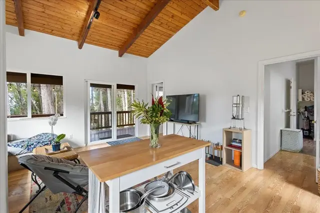 Listing Image for 10 Poko Way Unit B 14 of 37