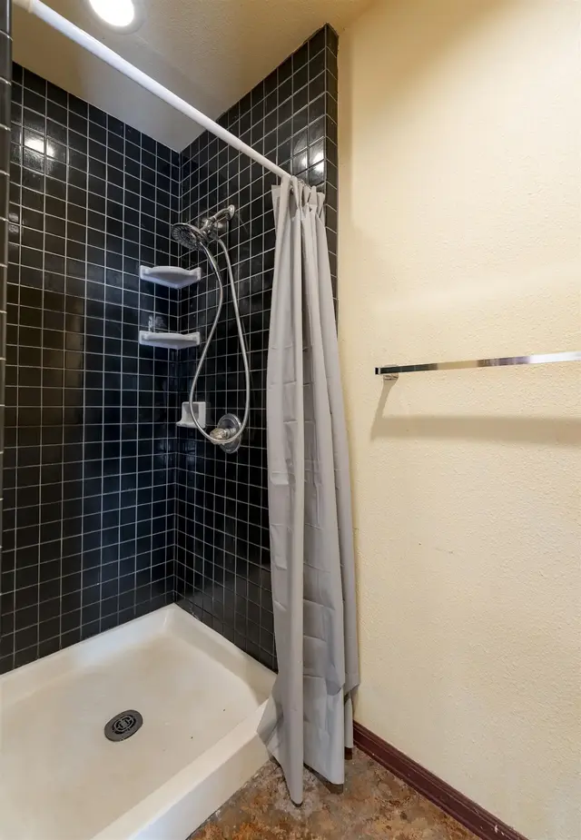 Listing Image for 313 Hale Kai St 18 of 21