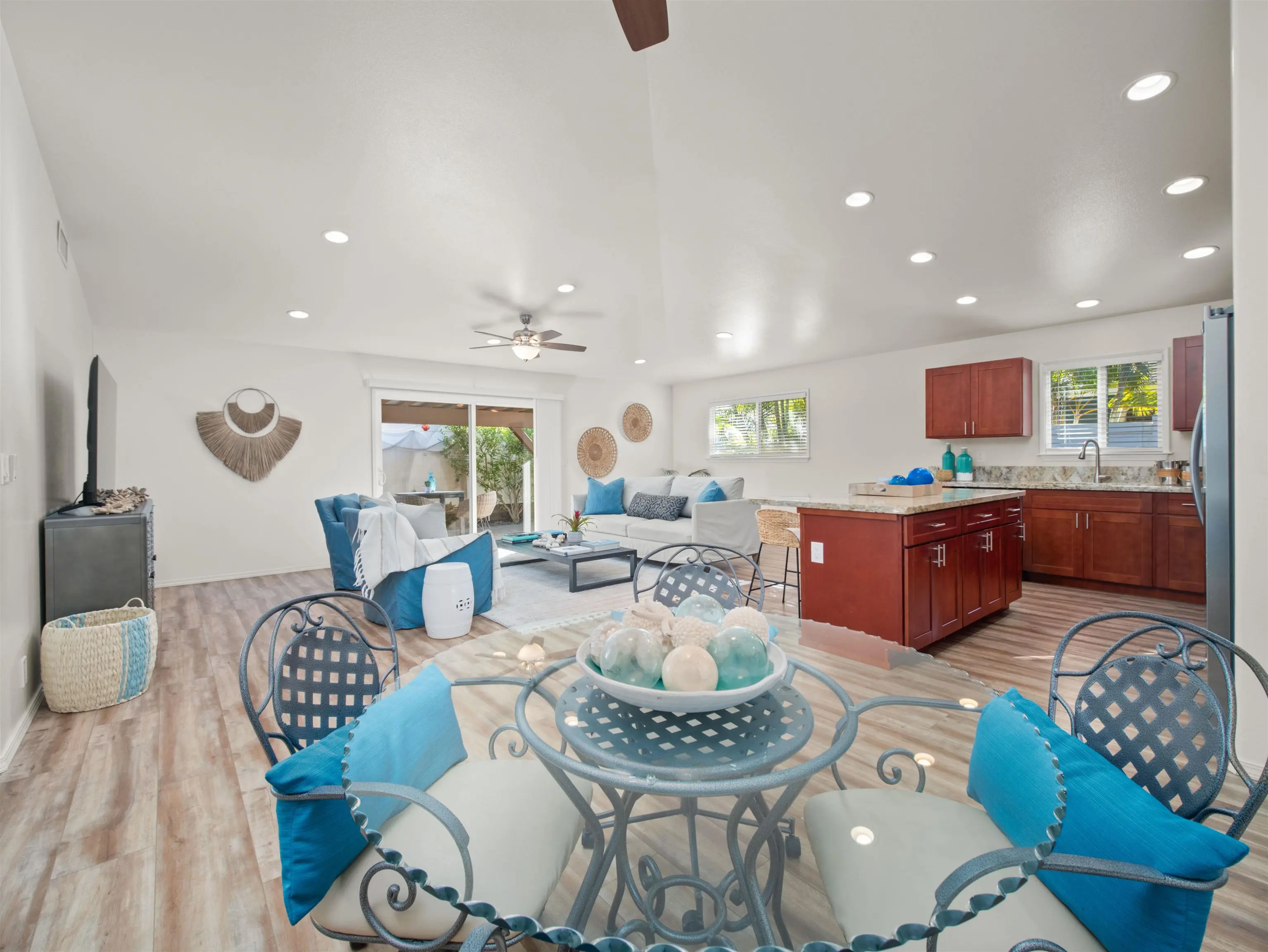 Photo of Listing #408515