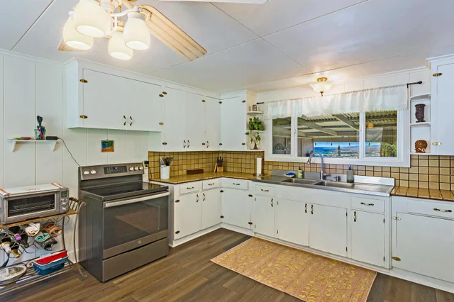 Listing Image for 219 Ekoa Pl 10 of 50