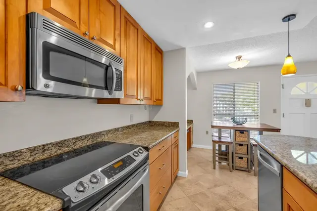 Listing Image for 160 Keonekai Rd 16-102 11 of 26